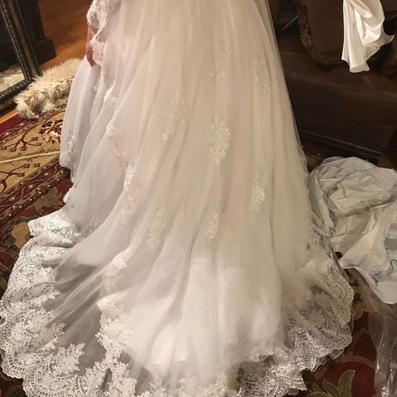 Wedding dress. - Picture 6 of 8